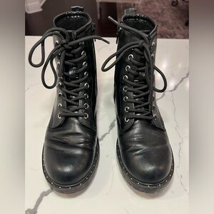 Esprit Women’s Combat Boots – Black Lace-Up Style, Size 7.5 🖤✨